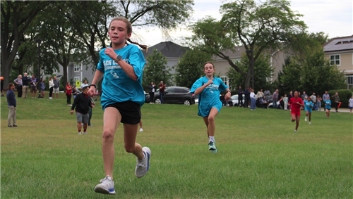 Two Glen Crest runners sprinting to the finish